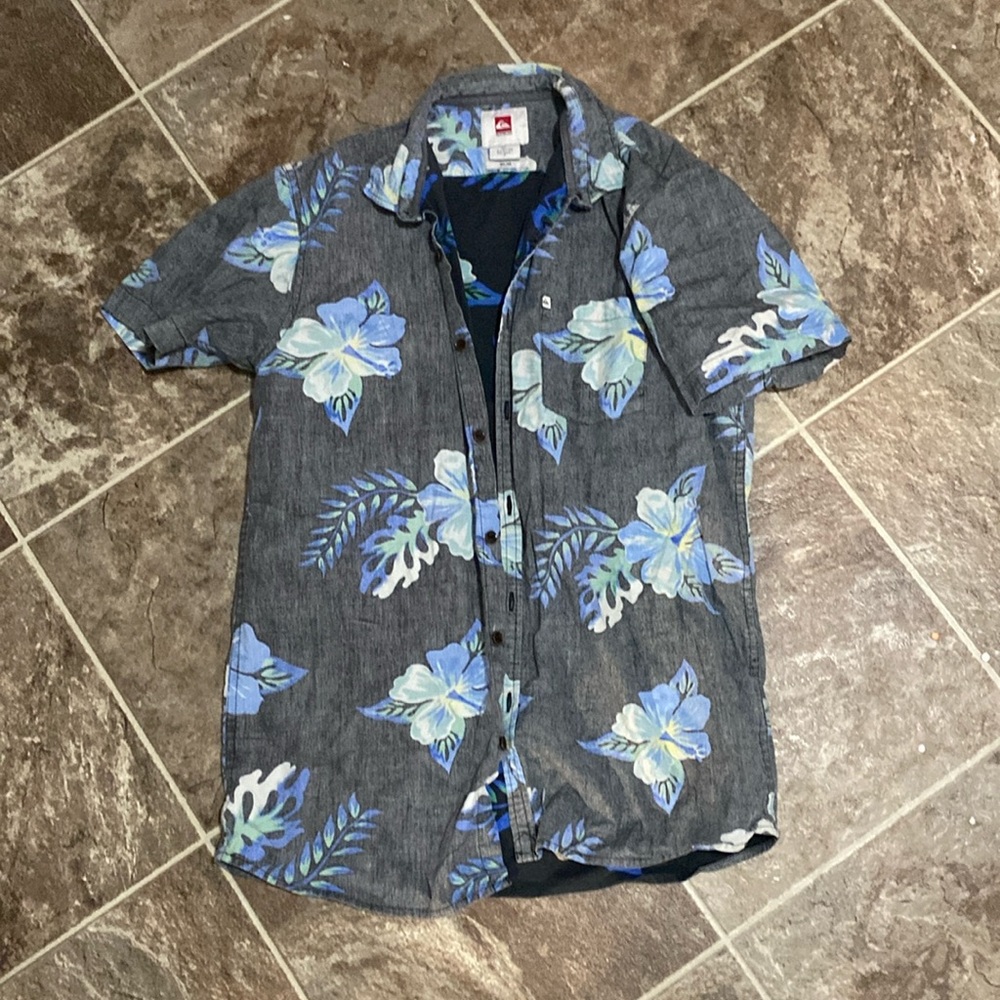 Men’s small slim Quicksilver button up shirt